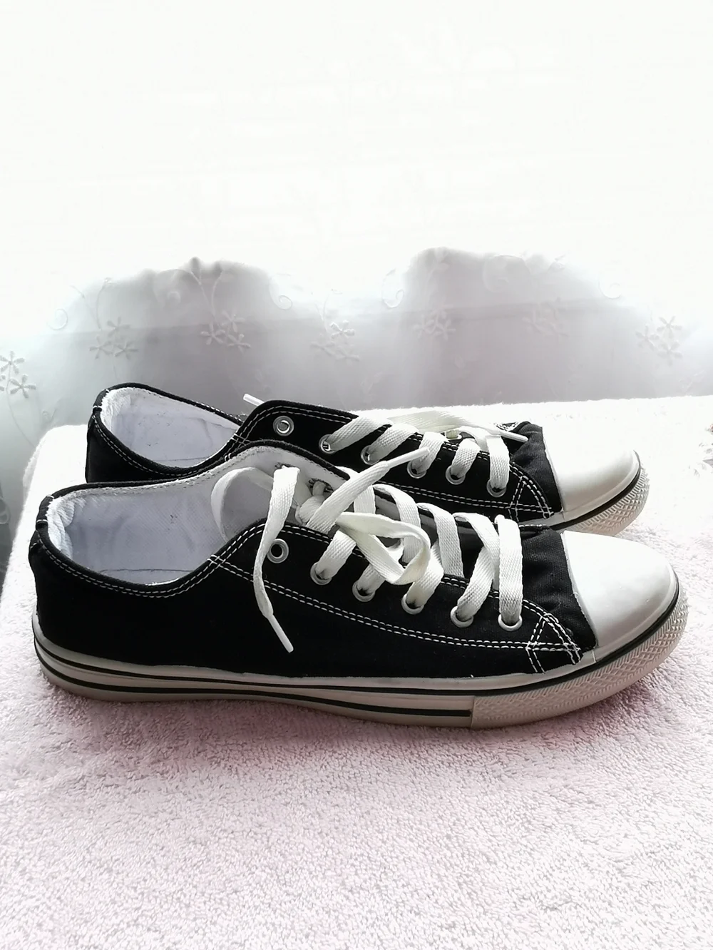 Classic Black Canvas Low-Top Sneakers with White Trim - Picture 2 of 4